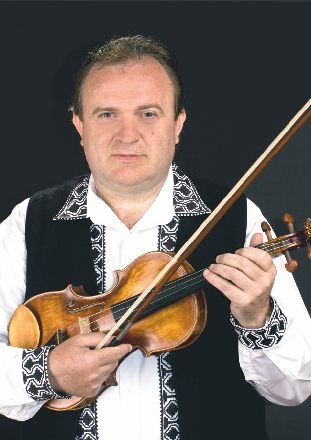 Ovidiu Barteș este angajat dirijor al Orchestrei de muzică populară a Ansamblului „Cununa Transilvană”