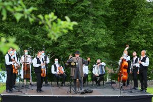 Cununa Transilvană și Grigore Leșe – spectacol extraordinar de Muzică tradițională.