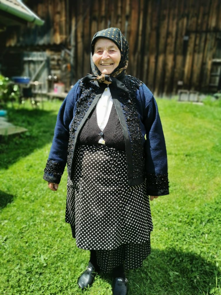 „Pă vremea când eram fată, era o rușine să te vadă cineva că stai…”