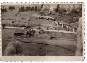 Premiul secțiunii “Reproducere după fotografie veche” - GÖRBE GYÖRGY (Miercurea Ciuc) - Locomotiva cu aburi între Ghimeş şi Palanca (Bacău), anii ‘60 // Prize of “Copy of an old photo” Section - Steam engine between Ghimeş and Palanca (Bacău County), the 1960’