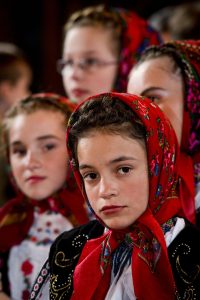 Premiul al III-lea, secţiunea color - OVI D.POP (Oradea)- Fetele / Tinere din satul Roşia, județul Bihor, asitând la slujba de sărbători, aprilie 2014 / 3rd Prize, colour section 2015-The girls from Roşia (Bihor County), attending a religious celebration in April 2014